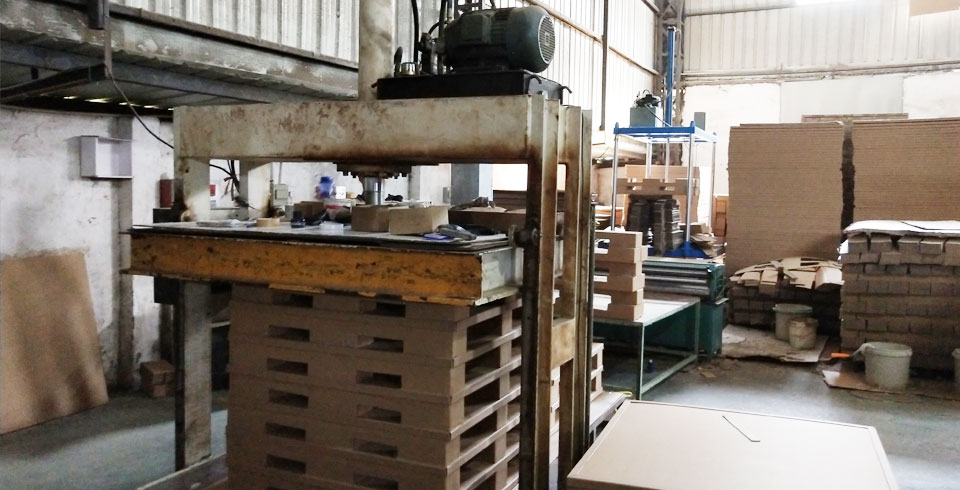 卡板壓合機(jī)